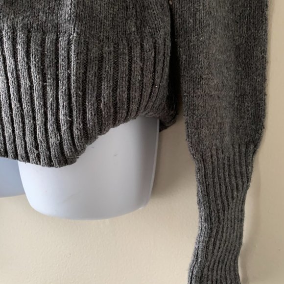 GAP grey turtleneck size M (brooch NOT SOLD) - Picture 6 of 9